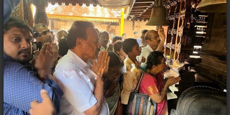 ಪುತ್ತೂರು ಶ್ರೀ ಮಹಾಲಿಂಗೇಶ್ವರ ದೇವಸ್ಥಾನಕ್ಕೆ ಭೇಟಿ ನೀಡಿದ ಡಿ.ವಿ. ಸದಾನಂದ ಗೌಡ