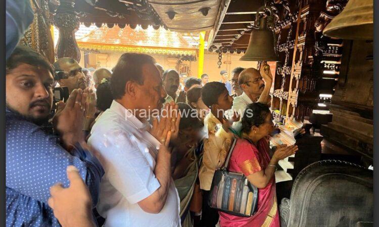 ಪುತ್ತೂರು ಶ್ರೀ ಮಹಾಲಿಂಗೇಶ್ವರ ದೇವಸ್ಥಾನಕ್ಕೆ ಭೇಟಿ ನೀಡಿದ ಡಿ.ವಿ. ಸದಾನಂದ ಗೌಡ