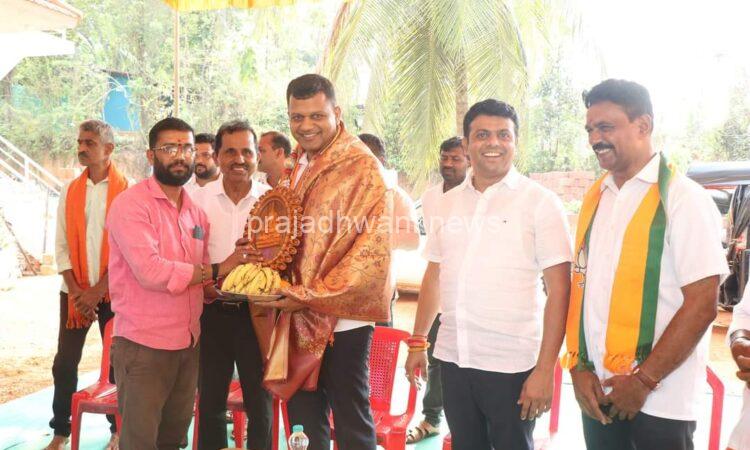 ಬೆಳ್ತಂಗಡಿ ಮಂಡಲದ ಮುಂಡಾಜೆ ಶಕ್ತಿ ಕೇಂದ್ರದ ಅಧ್ಯಕ್ಷ ರವಿಚಂದ್ರ ಭಂಡಾರಿ ಮನೆಗೆ ಭೇಟಿ ನೀಡಿದ ಬಿಜೆಪಿ ಅಭ್ಯರ್ಥಿ ಕ್ಯಾಪ್ಟನ್ ಬ್ರಿಜೇಶ್ ಚೌಟ