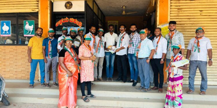 ಅರ್ಯಾಪು ಕಾಂಗ್ರೆಸ್ ಅಭ್ಯರ್ಥಿ ಪದ್ಮ ರಾಜ್ ಆರ್ ಪೂಜಾರಿ ಪರ ಮತಯಾಚನೆ