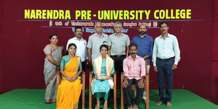 ದ್ವಿತೀಯ ಪಿಯುಸಿ ವಾರ್ಷಿಕ ಪರೀಕ್ಷೆಯಲ್ಲಿ ರಾಜ್ಯಕ್ಕೆ 9ನೇ ಸ್ಥಾನ ಪಡೆದ ನರೇಂದ್ರ ಪ.ಪೂ. ಕಾಲೇಜಿನ ವಿದ್ಯಾರ್ಥಿನಿ ಭೂಮಿಕಾ ಜಿ. ಇವರಿಗೆ ಸನ್ಮಾನ
