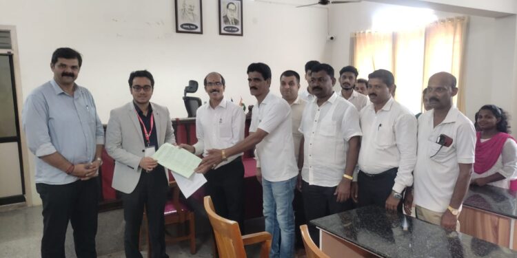 ಜಾತ್ರೋತ್ಸವದಲ್ಲಿ ಸುಡು ಮದ್ದು ಪ್ರದರ್ಶನ, ರಥೋತ್ಸವ ಸಮಯ ಮೀರದಂತೆ ನಡೆಸುವಂತೆ ಮಹಾಲಿಂಗೇಶ್ವರ ಭಕ್ತಾದಿಗಳಿಂದ ಸಹಾಯಕ ಆಯುಕ್ತರಿಗೆ ಮನವಿ