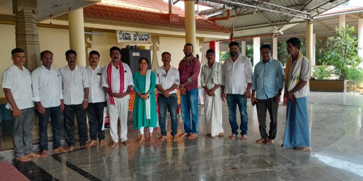 ಚುನಾವಣಾ ಪ್ರಚಾರ ಮಠಂತಬೆಟ್ಟು ಶ್ರೀ ಮಹಿಷಮರ್ದಿನಿ ದೇವಸ್ಥಾನದಲ್ಲಿ ಪ್ರಾರ್ಥನೆ