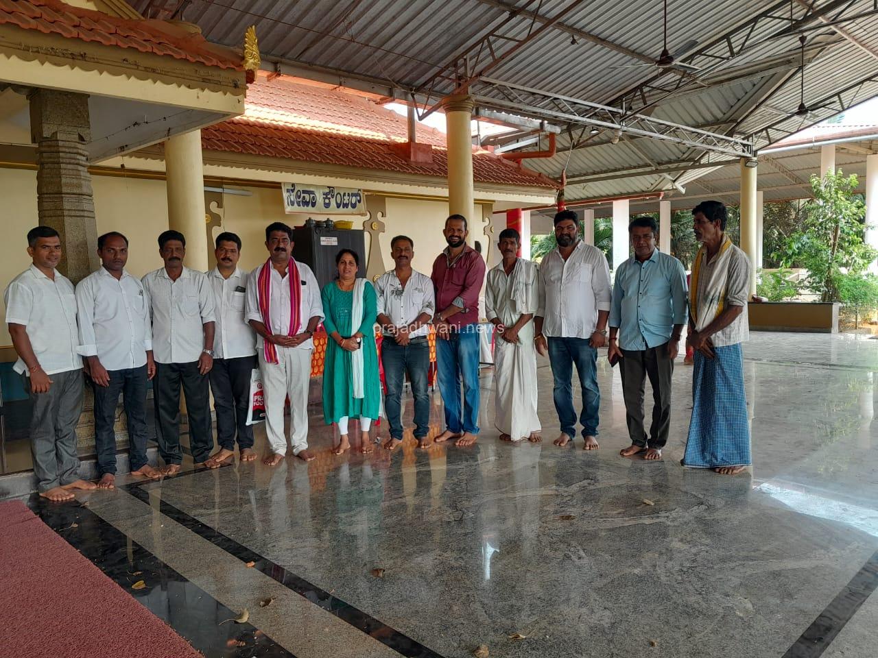 ಚುನಾವಣಾ ಪ್ರಚಾರ ಮಠಂತಬೆಟ್ಟು ಶ್ರೀ ಮಹಿಷಮರ್ದಿನಿ ದೇವಸ್ಥಾನದಲ್ಲಿ ಪ್ರಾರ್ಥನೆ