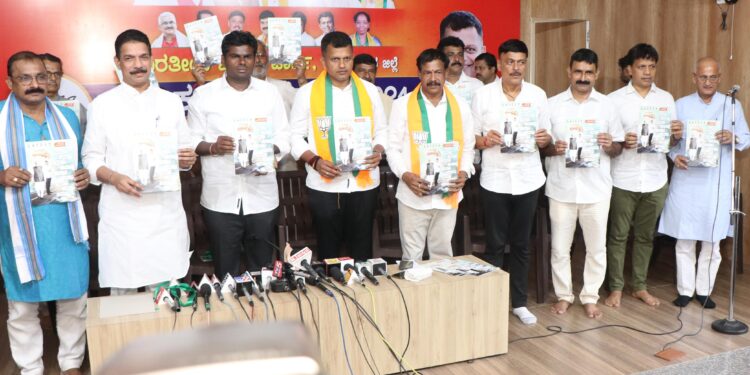 ದಕ್ಷಿಣ ಕನ್ನಡ ಜಿಲ್ಲೆಯ ಅಭಿವೃದ್ಧಿಗಾಗಿ ಬಿಜೆಪಿ ಅಭ್ಯರ್ಥಿ ಕ್ಯಾ.ಬ್ರಿಜೇಶ್ ಚೌಟ ಕನಸು ; ಒಂಬತ್ತು ಅಂಶಗಳ ‘ನವಯುಗ ನವಪಥ’ ಕಾರ್ಯಸೂಚಿ ಬಿಡುಗಡೆ