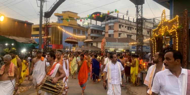 ಪುತ್ತೂರು ಮಹಾತೋಬಾರ ಶ್ರೀ ಮಹಾಲಿಂಗೇಶ್ವರ ದೇವರ ಅವಭೃತ ಸ್ನಾನ ಯಾತ್ರೆ ಆರಂಭ