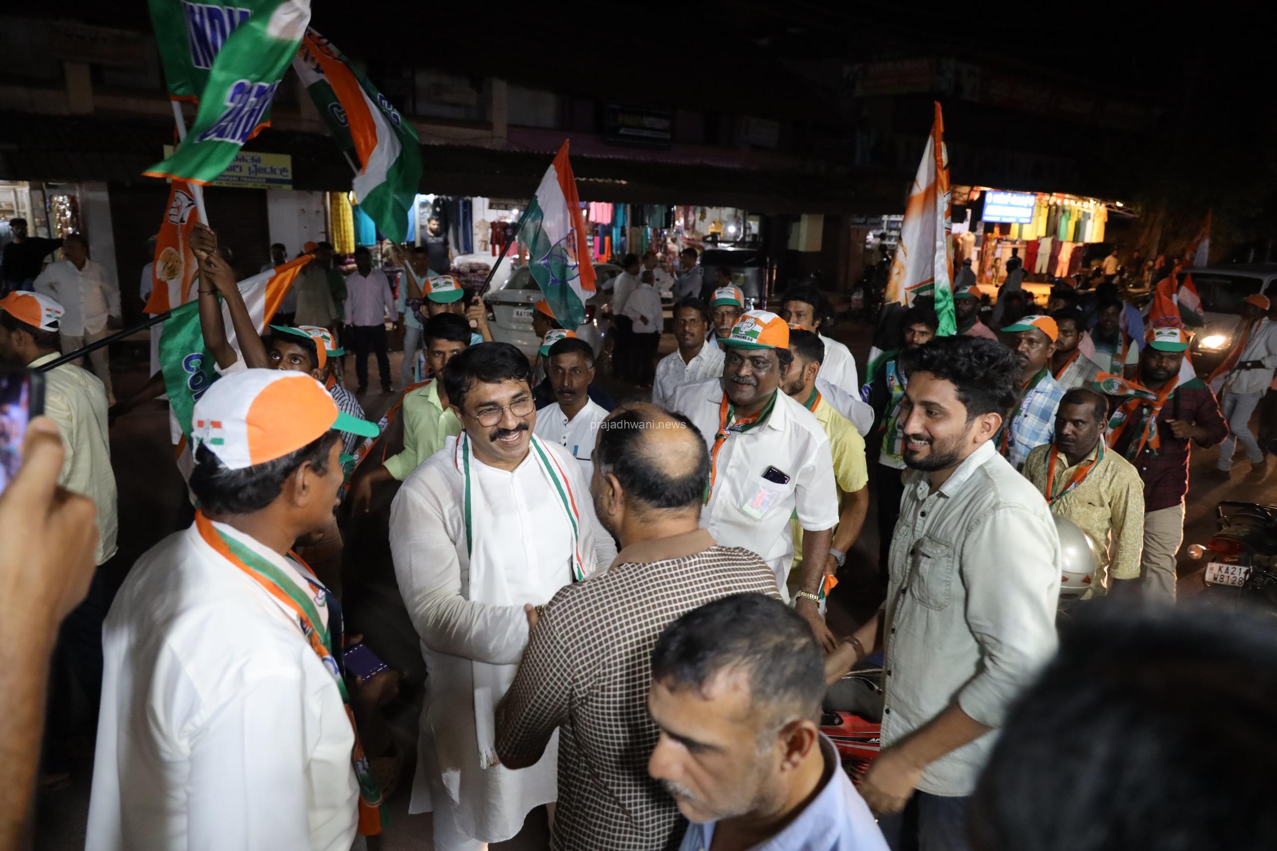 ಬೆಳ್ಳಾರೆಯಲ್ಲಿ ಕಾಂಗ್ರೆಸ್ ಅಭ್ಯರ್ಥಿ ಪರ ರೋಡ್ ಶೋ, ಪ್ರಚಾರ ಸಭೆ