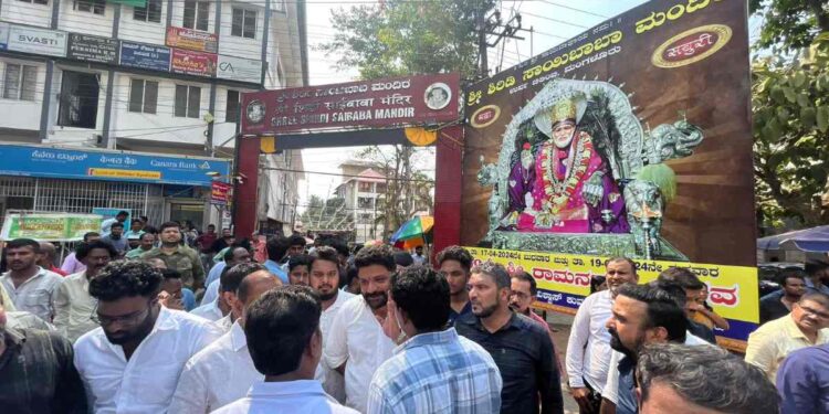 ಮಂಗಳೂರು : ಪ್ರಚಾರದ ವಿಚಾರ : ಬಿಜೆಪಿ-ಕಾಂಗ್ರೆಸ್ ಕಾರ್ಯಕರ್ತರ ನಡುವೆ ವಾಗ್ವಾದ..!