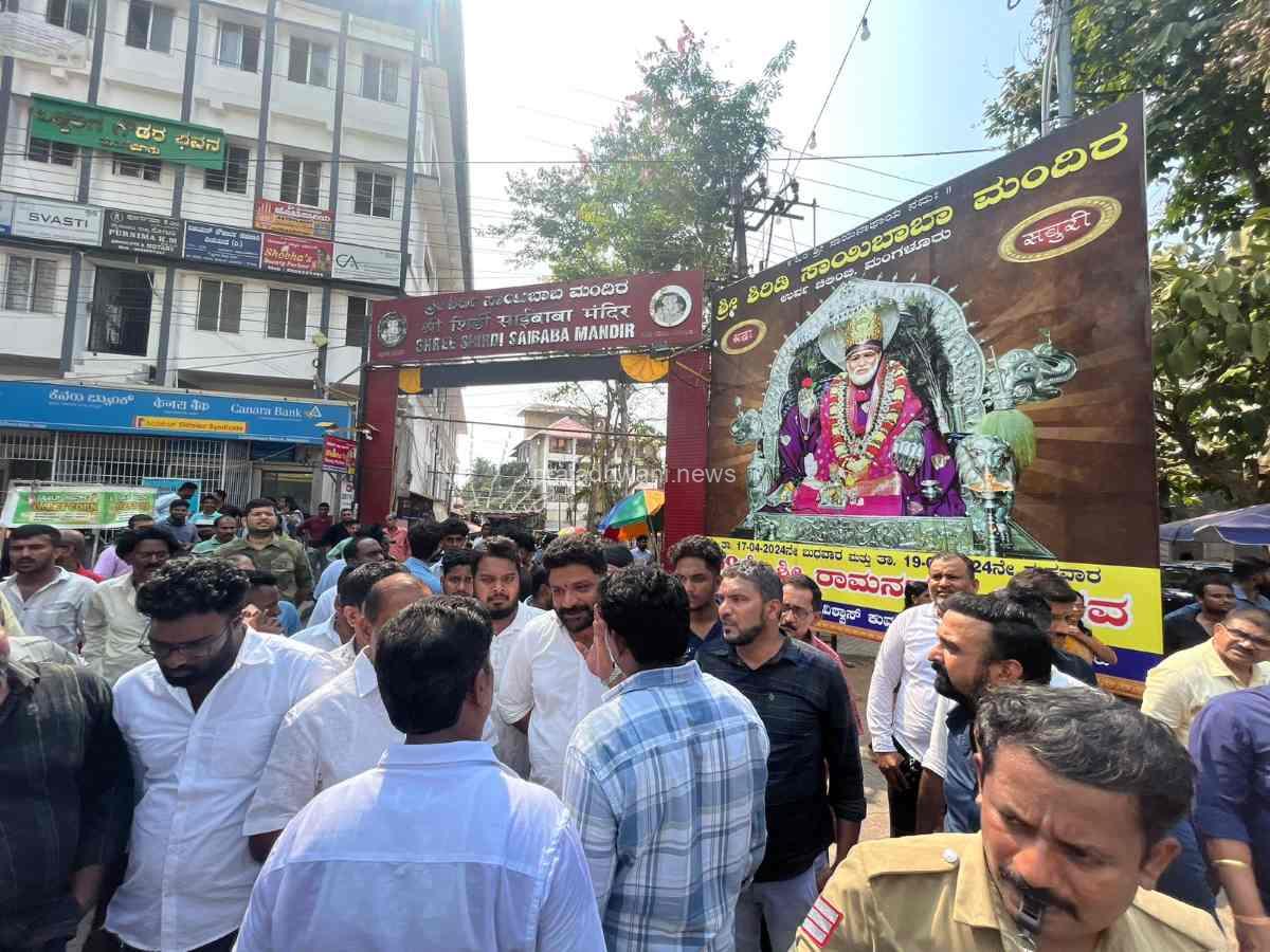 ಮಂಗಳೂರು : ಪ್ರಚಾರದ ವಿಚಾರ : ಬಿಜೆಪಿ-ಕಾಂಗ್ರೆಸ್ ಕಾರ್ಯಕರ್ತರ ನಡುವೆ ವಾಗ್ವಾದ..!