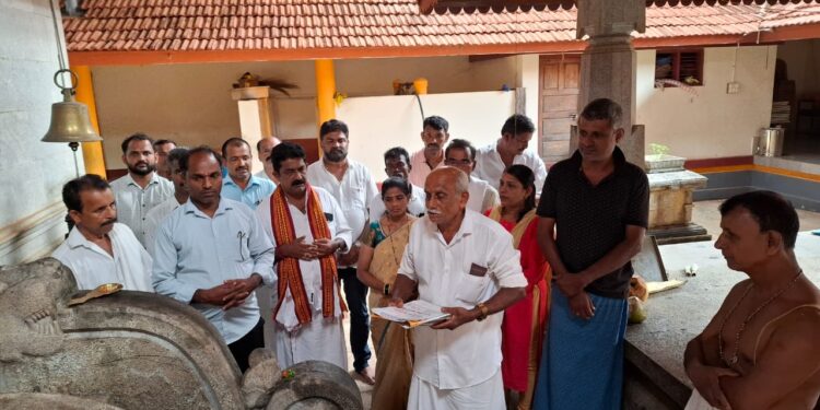 ದಕ್ಷಿಣ ಕನ್ನಡ ಲೋಕಸಭಾ ಕ್ಷೇತ್ರದ ಕಾಂಗ್ರೆಸ್ ಅಭ್ಯರ್ಥಿ ಪದ್ಮರಾಜ್ ಆರ್ ಪೂಜಾರಿ ಪರ ಬೆಳ್ಳಿಪ್ಪಾಡಿ ಶ್ರೀ ಸುಬ್ರಹ್ಮಣ್ಯ ದೇವಸ್ಥಾನದಲ್ಲಿ ಪ್ರಾರ್ಥನೆ