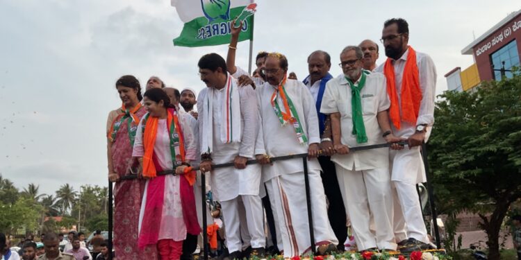 ಉಳ್ಳಾಲದಲ್ಲಿ ರಾರಾಜಿಸಿದ ಕಾಂಗ್ರೆಸ್ ರೋಡ್ ಶೋ