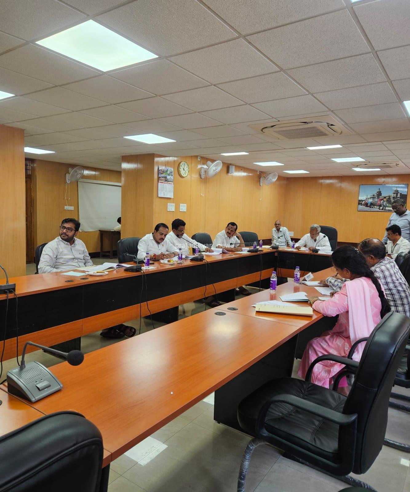 ಬೆಂಗಳೂರು: ಸರಕಾರಿ ಭರವಸೆ ಸಮಿತಿ ಸಭೆಯಲ್ಲಿಭಾಗವಹಿಸಿದ ಶಾಸಕ ಅಶೋಕ್ ಕುಮಾರ್ ರೈ