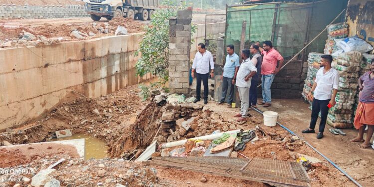 ಶಾಸಕ ರಿಂದ ಉಪ್ಪಿನಂಗಡಿ ಪೇಟೆಯ ಹೃದಯ ಭಾಗದ ಡ್ರೈನೇಜ್ ಕಾಮಗಾರಿ ವೀಕ್ಷಣೆ