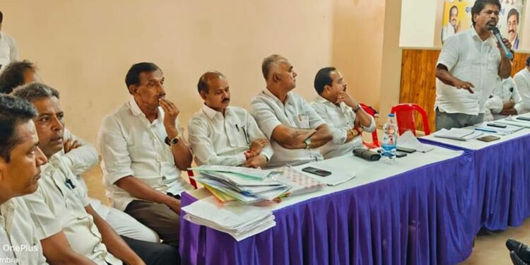 ಪುತ್ತೂರು:- ನೈರುತ್ಯ ಪದವೀಧರ ಕ್ಷೇತ್ರ ಚುನಾವಣೆ ಪುತ್ತೂರಿನಲ್ಲಿ ಪ್ರಚಾರಕ್ಕೆ ಶಾಸಕ ಅಶೋಕ್ ರೈ ಚಾಲನೆ, ಅಭ್ಯರ್ಥಿ ಅಯನೂರು ಮಂಜುನಾಥ್ ಉಪಸ್ಥಿತಿ