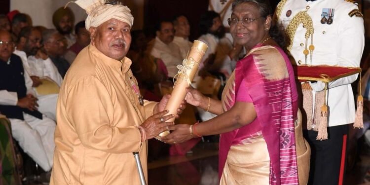 ಮಾವೋವಾದಿಗಳ ಜೀವ ಬೆದರಿಕೆ ಪದ್ಮಶ್ರೀ ಪ್ರಶಸ್ತಿ ವಾಪಸ್‌ ನೀಡಿದ ಹೇಮಚಂದ್‌ ಮಾಂಝಿ