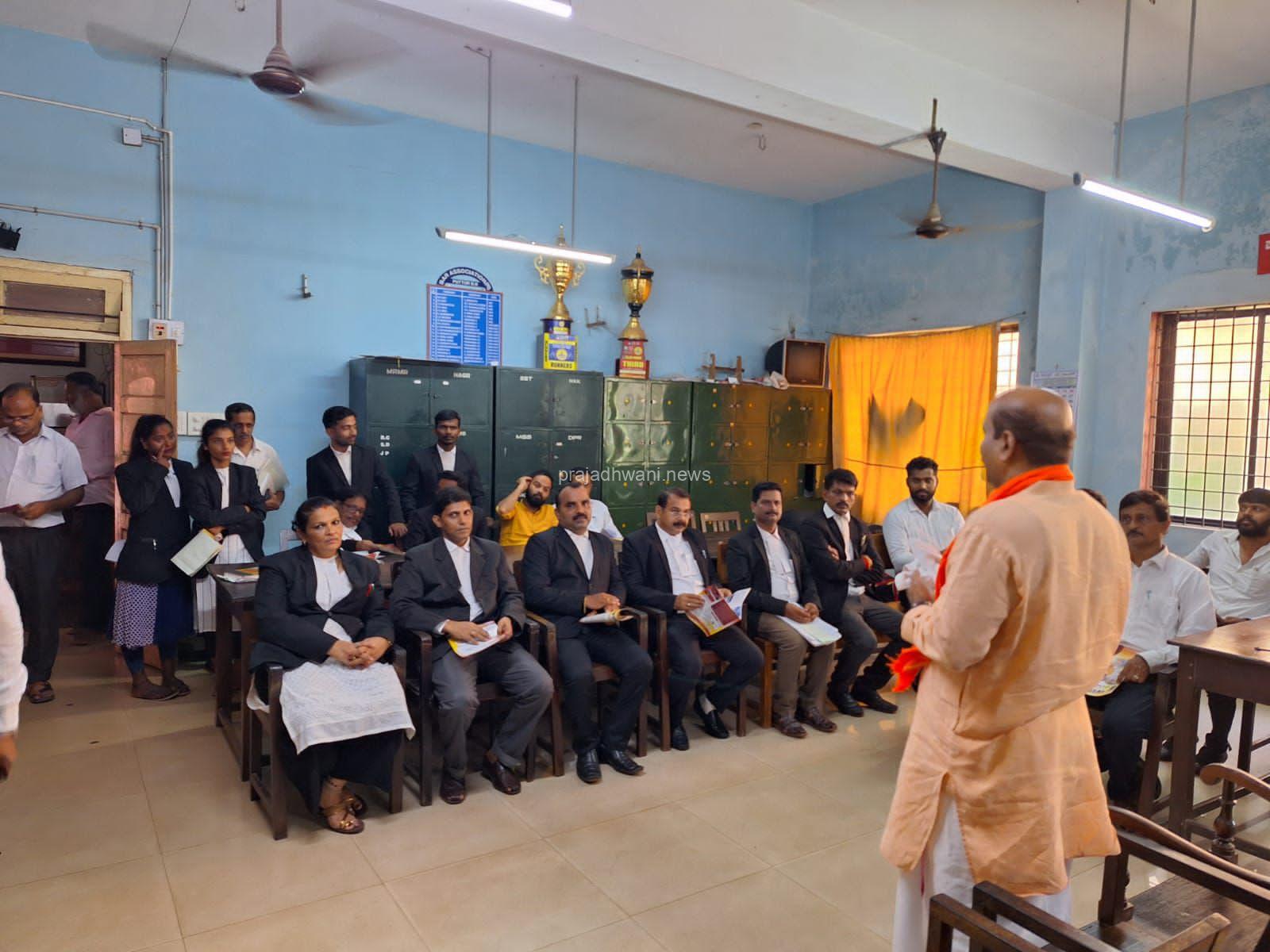 ಪುತ್ತೂರು: ಗರಿಗೆದರಿದ ವಿಧಾನಪರಿಷತ್ ಚುನಾವಣೆ ಪುತ್ತೂರಿನಲ್ಲಿ ರಘಪತಿ ಭಟ್ ಭರ್ಜರಿ ಮತಯಾಚನೆ