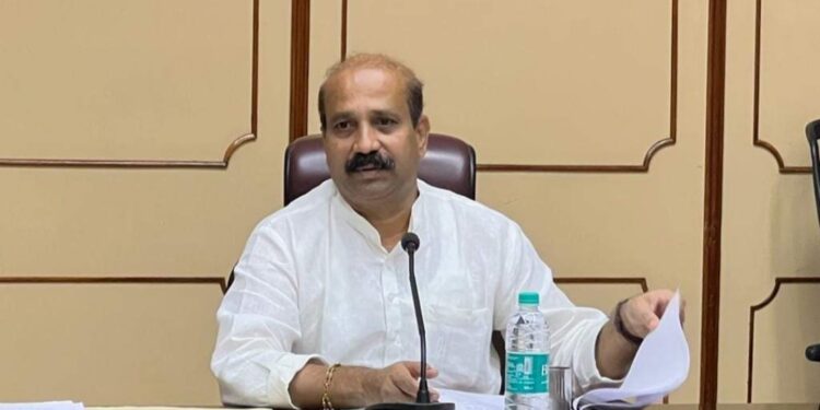 ಉಡುಪಿ:- ಪಕ್ಷ ನನ್ನನ್ನು ಯಾವ ಹುದ್ದೆಯಿಂದ ವಜಾ ಮಾಡಿದೆ ಹೇಳಲಿ ಎಂದು ಪ್ರಶ್ನೆ ಮಾಡಿದ್ದಾರೆ.