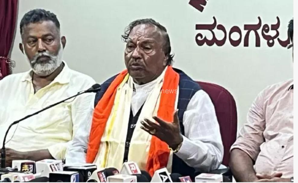 ಮಂಗಳೂರು:-ಕರ್ನಾಟಕ ಬಿಜೆಪಿಯಲ್ಲಿ ಹಿಂದುತ್ವ ಹಿಂದೆ ಸರಿದು ಜಾತೀಯತೆ ಮೇಲೈಸುತ್ತಿದೆ.ಕರ್ನಾಟಕದಲ್ಲಿ ಅಪ್ಪ ಮಕ್ಕಳನ್ನು ಪಕ್ಷದಿಂದ ಮುಕ್ತ ಮಾಡಬೇಕು ಎಂಬ ನಿಟ್ಟಿನಲ್ಲಿ ನಾವು ಕೆಲಸ ಮಾಡುತ್ತಿದ್ದೇವೆ:- ಕೆ ಎಸ್ ಈಶ್ವರಪ್ಪ