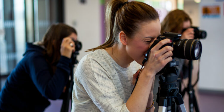 “ಸ್ವಲ್ಪ ಈ ಕಡೆ ನೋಡಿ…. ಸ್ಮೈಲ್ ಪ್ಲೀಸ್…” :ಫೋಟೋಗ್ರಾಫಿ ಮತ್ತು ಫೋಟೋಗ್ರಾಫರ್ ಮಾನವನ ಬದುಕಿನಲ್ಲಿ ಮಹತ್ತರ ಪಾತ್ರ