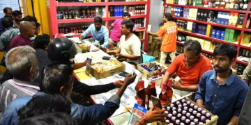 ಉಚಿತ ಗ್ಯಾರಂಟಿ ಯೋಜನೆಗಳಿಗೆ ಹಣ ಸಂಗ್ರಹಕ್ಕಾಗಿ : ರಾಜ್ಯದಲ್ಲಿ ಮತ್ತೆ ಮದ್ಯದ ದರ ಹೆಚ್ಚಳ