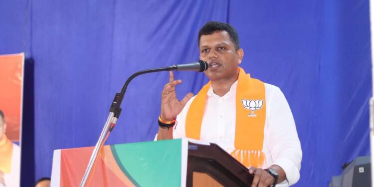 ಮಂಗಳೂರು : ಸುಮೊಟೊ ಕೇಸ್ ವಾಪಾಸ್ ಹಾಗೂ ಶರಣ್ ಪಂಪ್ವೆಲ್ ವಿರುದ್ಧ  ಕೇಸ್ ದಾಖಲಿಸಿದ ಪ್ರಕರಣ ಖಂಡನೀಯ :-ಕ್ಯಾಪ್ಟನ್ ಬ್ರಿಜೇಶ್ ಚೌಟ . :