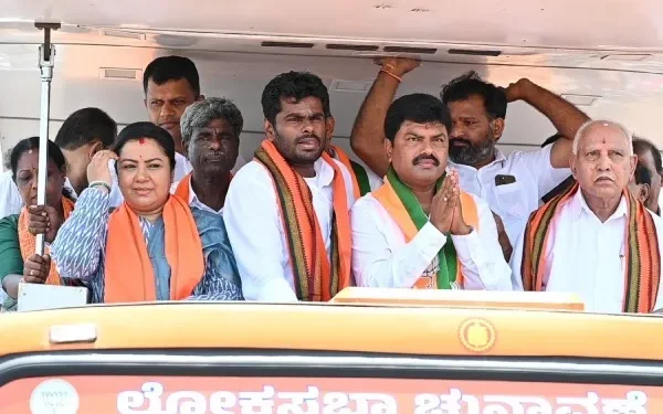 ರೋಡ್ ಶೋ ನಡೆಸುವ ಮೂಲಕ ಕೆ. ಅಣ್ಣಾಮಲೈ ಮತ್ತು ಬಿ. ಎಸ್. ಯಡಿಯೂರಪ್ಪ ಬಿ. ವೈ. ರಾಘವೇಂದ್ರ ಪರವಾಗಿ ಮತಯಾಚನೆ