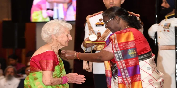 101 ವರ್ಷದ ವಿದೇಶಿ ಯೋಗ ಶಿಕ್ಷಕಿಗೆ ಪದ್ಮಶ್ರೀ ಪುರಸ್ಕಾರ