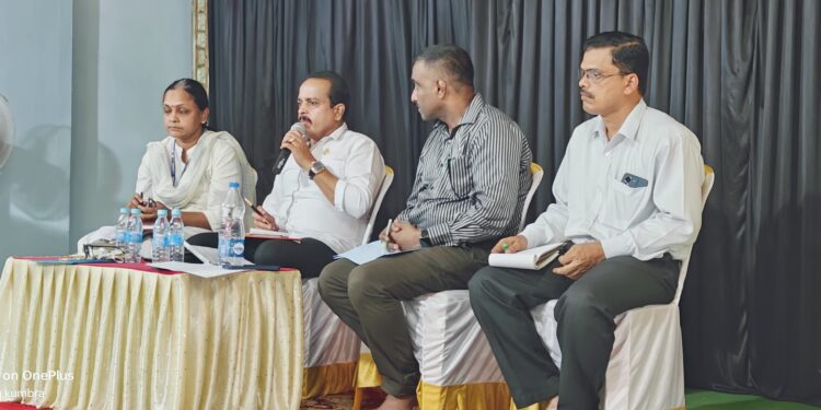 ವಿಟ್ಲ: ಶಾಸಕ ಅಶೋಕ್ ರೈ ನೇತೃತ್ವದಲ್ಲಿ ಕಂದಾಯ ಅಧಿಕಾರಿಗಳ ಸಭೆ,ಕಡತಗಳ ಮಾಹಿತಿ ಪರಿಶೀಲನೆ,ಮನೆ ಇಲ್ಲದವರಿಗೆ ಸೈಟ್ ಕೊಡಿ : ಶಾಸಕರ ಸೂಚನೆ