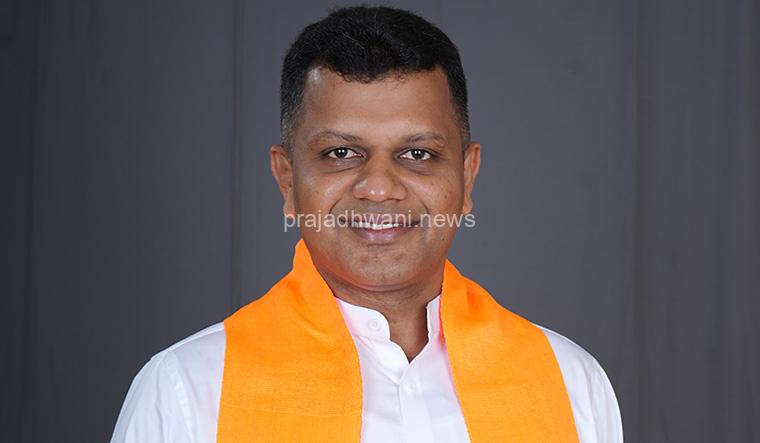ದೆಹಲಿ: “ಮಾತೆರೆಗ್ಲ ಸೊಲ್ಮೆಲು” ಕೇಸರಿ ಶಲ್ಯದೊಂದಿಗೆ ತುಳುನಾಡಿನ ದೈವ ದೇವರ ಹೆಸರಿನಲ್ಲಿ ಪ್ರಮಾಣ ವಚನ ಸ್ವೀಕರಿಸಿದ ಕ್ಯಾ.ಬ್ರಿಜೇಶ್ ಚೌಟ
