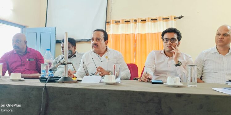 ನೋವಿನಿಂದ ಬರುವವರಿಗೆ ಸಾಂತ್ವನ ನೀಡಿ ಆರೋಗ್ಯ ರಕ್ಷಾ ಸಮಿತಿ ಪ್ರಥಮ ಸಭೆಯಲ್ಲಿ ವೈದ್ಯರುಗಳಿಗೆ ಸೂಚನೆ ನೀಡಿದ ಶಾಸಕ ಅಶೋಕ್ ಕುಮಾರ್ ರೈ