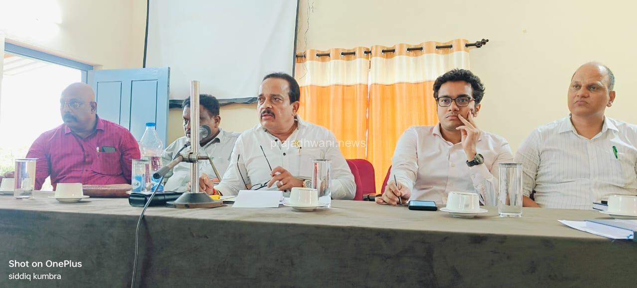 ನೋವಿನಿಂದ ಬರುವವರಿಗೆ ಸಾಂತ್ವನ ನೀಡಿ ಆರೋಗ್ಯ ರಕ್ಷಾ ಸಮಿತಿ ಪ್ರಥಮ ಸಭೆಯಲ್ಲಿ ವೈದ್ಯರುಗಳಿಗೆ ಸೂಚನೆ ನೀಡಿದ ಶಾಸಕ ಅಶೋಕ್ ಕುಮಾರ್ ರೈ