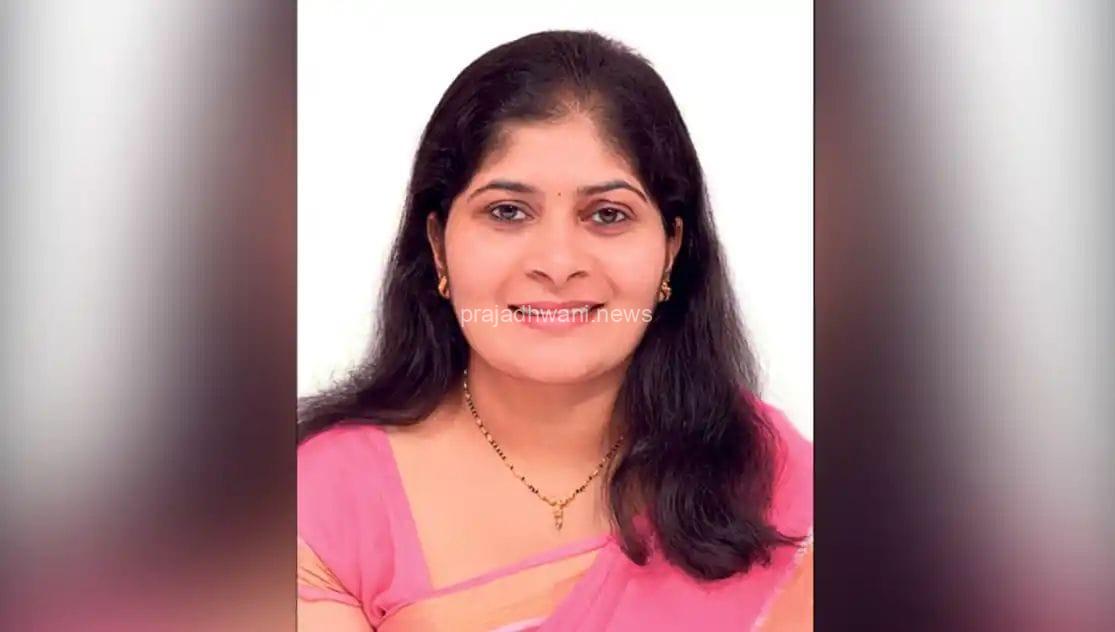 ಮಡಿಕೇರಿ: ತನ್ನವರನ್ನೆಲ್ಲ ಕಳೆದುಕೊಂಡು ಬದುಕೆ ಮುಗಿಯಿತು ಅಂದುಕೊಳ್ಳುವ ಜನರ ಮಧ್ಯೆ ಸಾಧಿಸುವ ಛಲವಿದ್ದರೆ ಸಾಧಿಸಬಹುದು ಎಂಬುದಕ್ಕೆ ಈಕೆಯೇ ಉದಾಹರಣೆ. ಮಡಿಕೇರಿ ಭೂಕುಸಿತದಿಂದ ಪಾರಾದ 16 ವರ್ಷದ ಹುಡುಗಿ ಈಗ ಡಾಕ್ಟರೇಟ್ ಸಾಧಕಿ