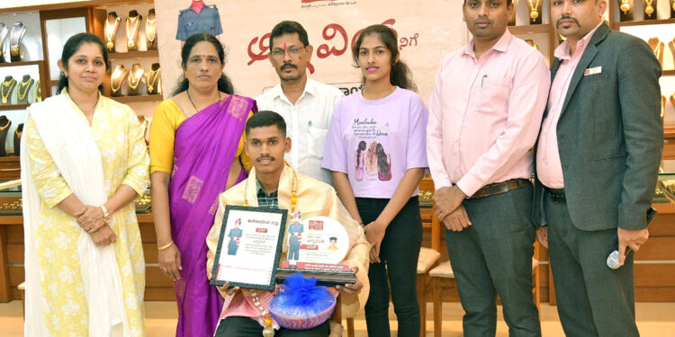 ಭಾರತೀಯ ಸೇನೆಗೆ ಆಯ್ಕೆಯಾದ ಭವಿಶ್ ತಾರಿಗುಡ್ಡೆ ಅವರಿಗೆ ಮುಳಿಯ ಜ್ಯುವೆಲ್ಸ್ ನಿಂದ ಅಭಿನಂದನಾ ಕಾರ್ಯಕ್ರಮ