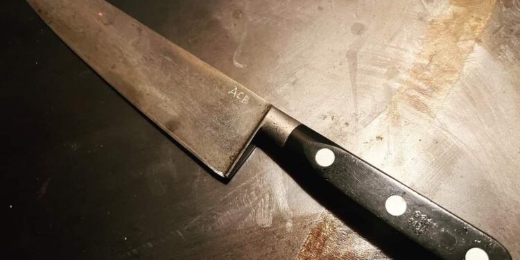 ಪುತ್ತೂರು:ಕೋರ್ಟ್ ರಸ್ತೆ ಅಂಗಡಿ ಬಳಿ ಚೂರಿ ಇರಿತ ಇಬ್ಬರು ಆಸ್ಪತ್ರೆಗೆ ದಾಖಲು