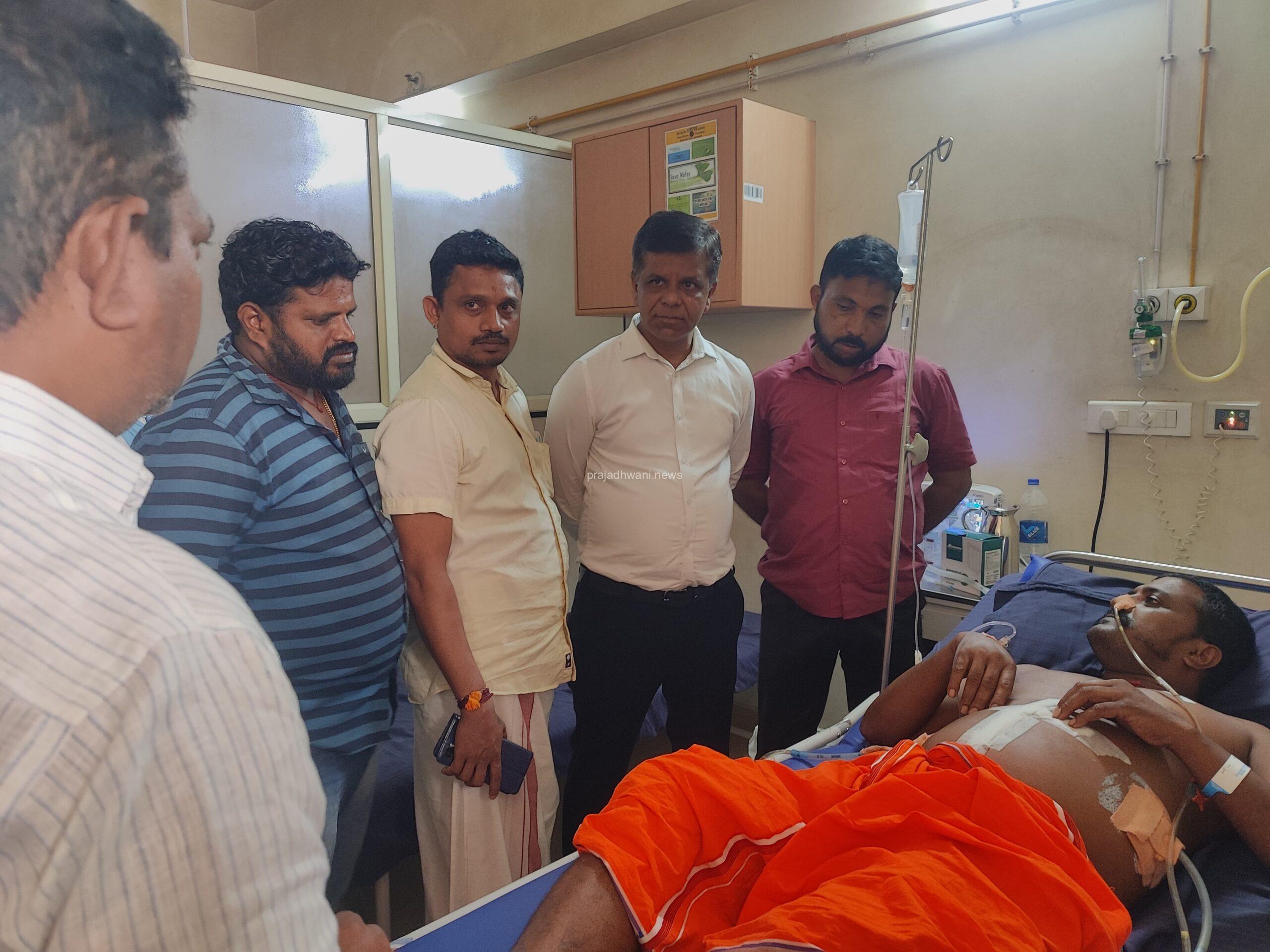 ಮುಡಿಪು: ಬೋಳಿಯಾರ್ ಚೂರಿ ಇರಿತ ಆಸ್ಪತ್ರೆಗೆ ಭೇಟಿ ನೀಡಿದ ಹಿಂ ಜಾ ವೇ ಪ್ರಮುಖರು.ಜೂನ್ 18 ರಂದು ಬೃಹತ್ ಜನಜಾಗೃತಿ ಸಭೆ