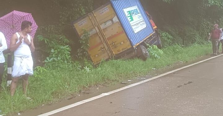 ಶಿರಾಡಿಘಾಟ್ ನಲ್ಲಿ ಸರಣಿ ಅಪಘಾತ ರಾಜಹಂಸ-ಐರಾವತ ಬಸ್ ಗಳ ಮುಖಾಮುಖಿ ಡಿಕ್ಕಿ