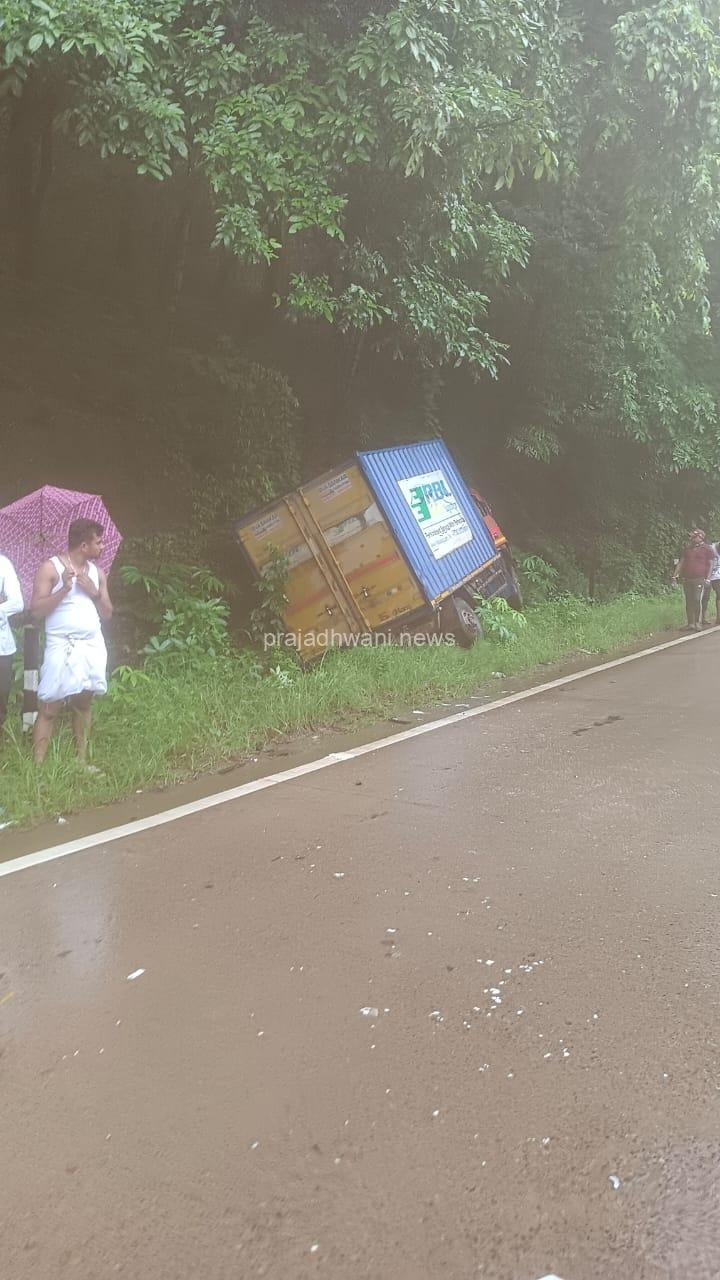 ಶಿರಾಡಿಘಾಟ್ ನಲ್ಲಿ ಸರಣಿ ಅಪಘಾತ ರಾಜಹಂಸ-ಐರಾವತ ಬಸ್ ಗಳ ಮುಖಾಮುಖಿ ಡಿಕ್ಕಿ