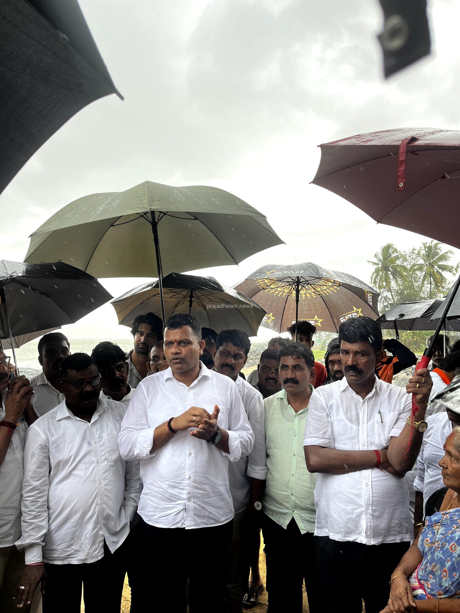 ಉಳ್ಳಾಲ: ಸೋಮೇಶ್ವರ ಕಡಲ್ಕೊರೆತ ಪ್ರದೇಶಗಳಿಗೆ ಭೇಟಿ ನೀಡಿದ ಸಂಸದ ಕ್ಯಾಪ್ಟನ್ ಬ್ರಿಜೇಶ್ ಚೌಟ