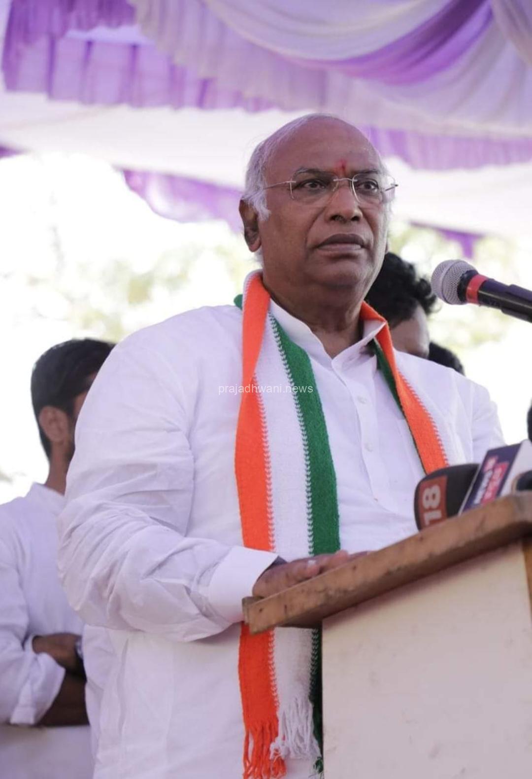 ದೆಹಲಿ: INDIA ಒಕ್ಕೂಟದ ತಂಡ ಪ್ರತಿಪಕ್ಷ ಸ್ಥಾನದಲ್ಲಿ ಕುಳಿತು ಸರಕಾರದ ನಡೆಯನ್ನು ಪ್ರಶ್ನಿಸುತ್ತೇವೆ:- ಮಹತ್ವ ಸುಳಿವು ನೀಡಿದ ಖರ್ಗೆ ನೇತೃತ್ವದ ತಂಡ