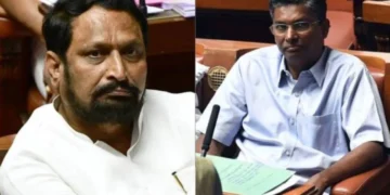 ಬೆಳಗಾವಿ ಕಾಂಗ್ರೆಸ್ನಲ್ಲಿ ಅಲ್ಲೋಲ ಕಲ್ಲೋಲ, ಸ್ವಪಕ್ಷದ ಶಾಸಕರ ವಿರುದ್ಧವೇ ಸಿಡಿದೆದ್ದ ಜಾರಕಿಹೊಳಿ ತಮ್ಮ ಪಕ್ಷದ ಶಾಸಕರಾದ ಲಕ್ಷ್ಮಣ ಸವದಿ, ಮಹೇಂದ್ರ ತಮ್ಮಣ್ಣವರ್ ವಿರುದ್ಧ ಬಹಿರಂಗವಾಗಿಯೇ ತೀವ್ರ ವಾಗ್ದಾಳಿ