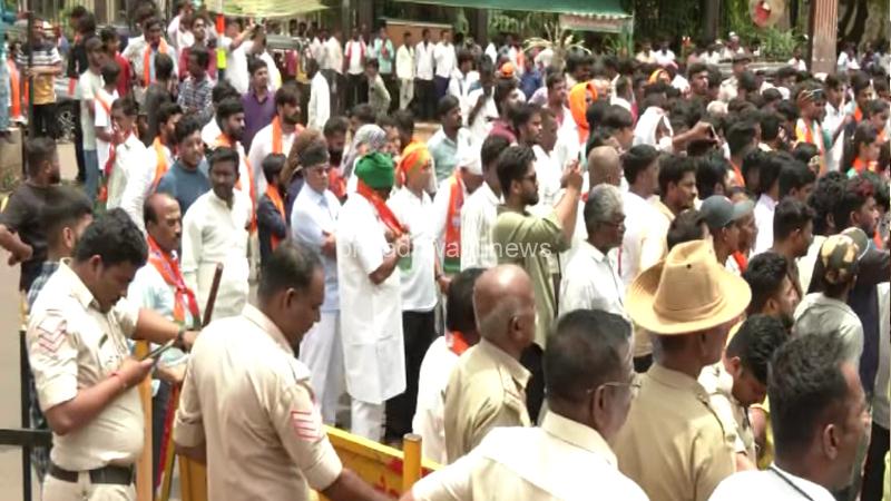 ಜೈ ಶ್ರೀರಾಮ್ ಹಾಡು ಹಾಕಿದ್ದಕ್ಕೆ ಕಾಲೇಜಿನಲ್ಲಿ 2 ವಿದ್ಯಾರ್ಥಿ ಗುಂಪುಗಳ ನಡುವೆ ಮಾರಾಮಾರಿ