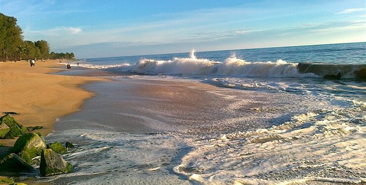 ಉಳ್ಳಾಲ ಸಮುದ್ರ ತೀರ ರಕ್ಕಸ ಅಲೆಗೆ ಕೊಚ್ಚಿ ಹೋದ ಮಹಿಳೆ ಸಾವು