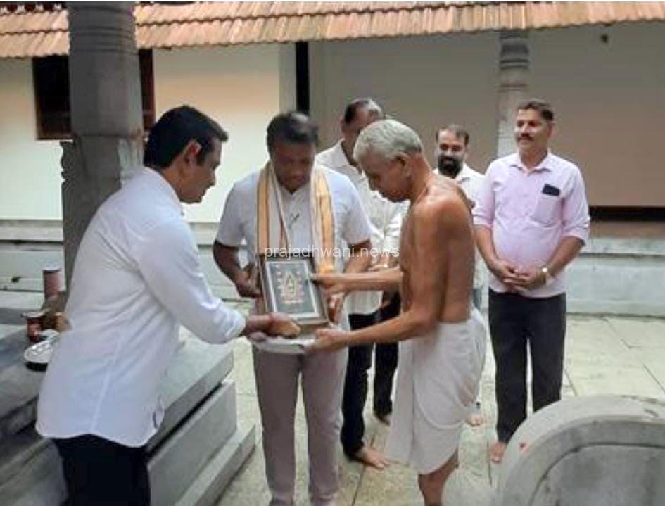 ಎಲಿಯ ದೇವಳಕ್ಕೆ ಧಾರ್ಮಿಕ ದತ್ತಿ ಪರಿಷತ್ನ ಸದಸ್ಯ ಶಿವನಾಥ ರೈ ಮೇಗಿನಗುತ್ತು ಭೇಟಿ-ಪ್ರಾಕೃತಿಕ ವಿಕೋಪದಿಂದ ದೇವಳದ ಆವರಣ ಗೋಡೆಗೆ ಹಾನಿ, ಪರಿಶೀಲನೆ, ಮನವಿ ಪತ್ರ ಸಲ್ಲಿಕೆ