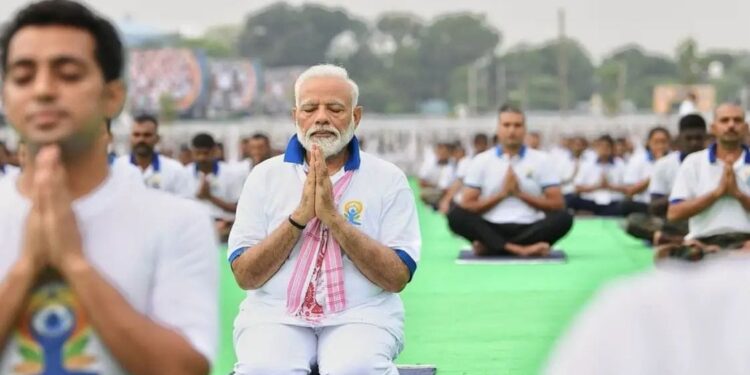 ದೆಹಲಿ: ಶ್ರೀನಗರದಲ್ಲಿ ನಡೆಯುವ 10 ನೇ ಅಂತರಾಷ್ಟ್ರೀಯ ಯೋಗ ದಿನಾಚರಣೆಯಲ್ಲಿ ಪ್ರಧಾನಿ ಮೋದಿ ಬಾಗಿ