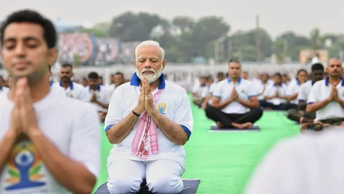 ದೆಹಲಿ: ಶ್ರೀನಗರದಲ್ಲಿ ನಡೆಯುವ 10 ನೇ ಅಂತರಾಷ್ಟ್ರೀಯ ಯೋಗ ದಿನಾಚರಣೆಯಲ್ಲಿ ಪ್ರಧಾನಿ ಮೋದಿ ಬಾಗಿ