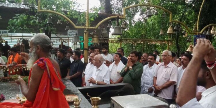 ಮಾಜಿ ಮುಖ್ಯಮಂತ್ರಿ ಬಿ.ಎಸ್. ಯಡಿಯೂರಪ್ಪ ಧರ್ಮಸ್ಥಳ – ಸೌತಡ್ಕ ಶ್ರೀ ಮಹಾಗಣಪತಿ ಕ್ಷೇತ್ರಕ್ಕೆ ಭೇಟಿ! ವಿಶೇಷ ಪೂಜೆ