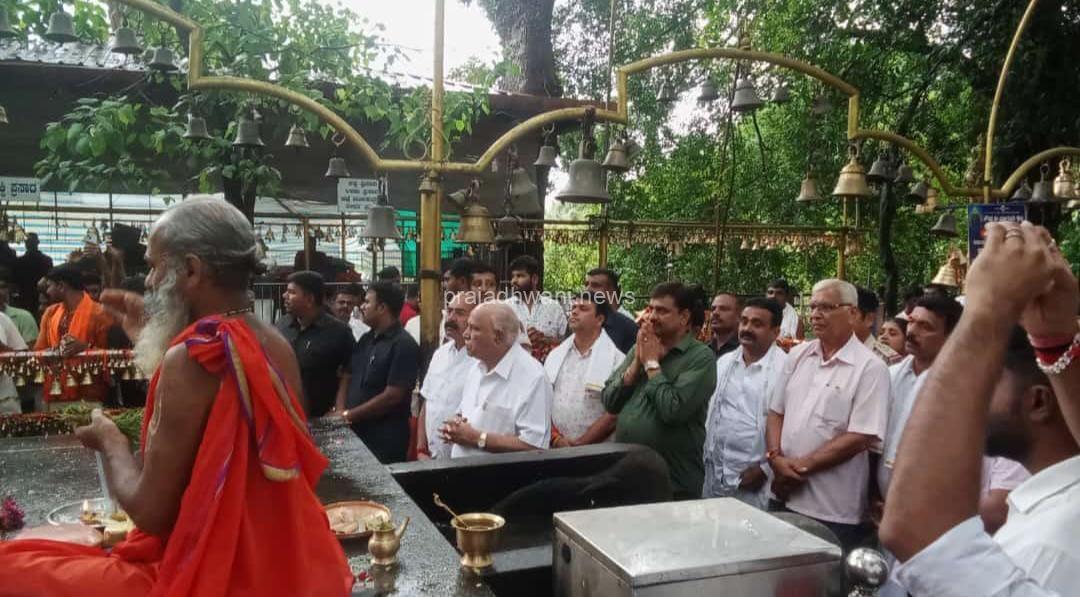 ಮಾಜಿ ಮುಖ್ಯಮಂತ್ರಿ ಬಿ.ಎಸ್. ಯಡಿಯೂರಪ್ಪ ಧರ್ಮಸ್ಥಳ – ಸೌತಡ್ಕ ಶ್ರೀ ಮಹಾಗಣಪತಿ ಕ್ಷೇತ್ರಕ್ಕೆ ಭೇಟಿ! ವಿಶೇಷ ಪೂಜೆ