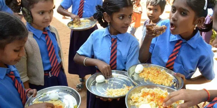 ಪುತ್ತೂರು: ಜೂನ್ ನಿಂದ ಬಿಸಿಯೂಟದೊಂದಿಗೆ ಒಂದರಿಂದ ಹತ್ತನೇ ತರಗತಿವರೆಗೆ ಬೇಯಿಸಿದ ಮೊಟ್ಟೆ ವಿತರಿಸುವಂತೆ ಆದೇಶ