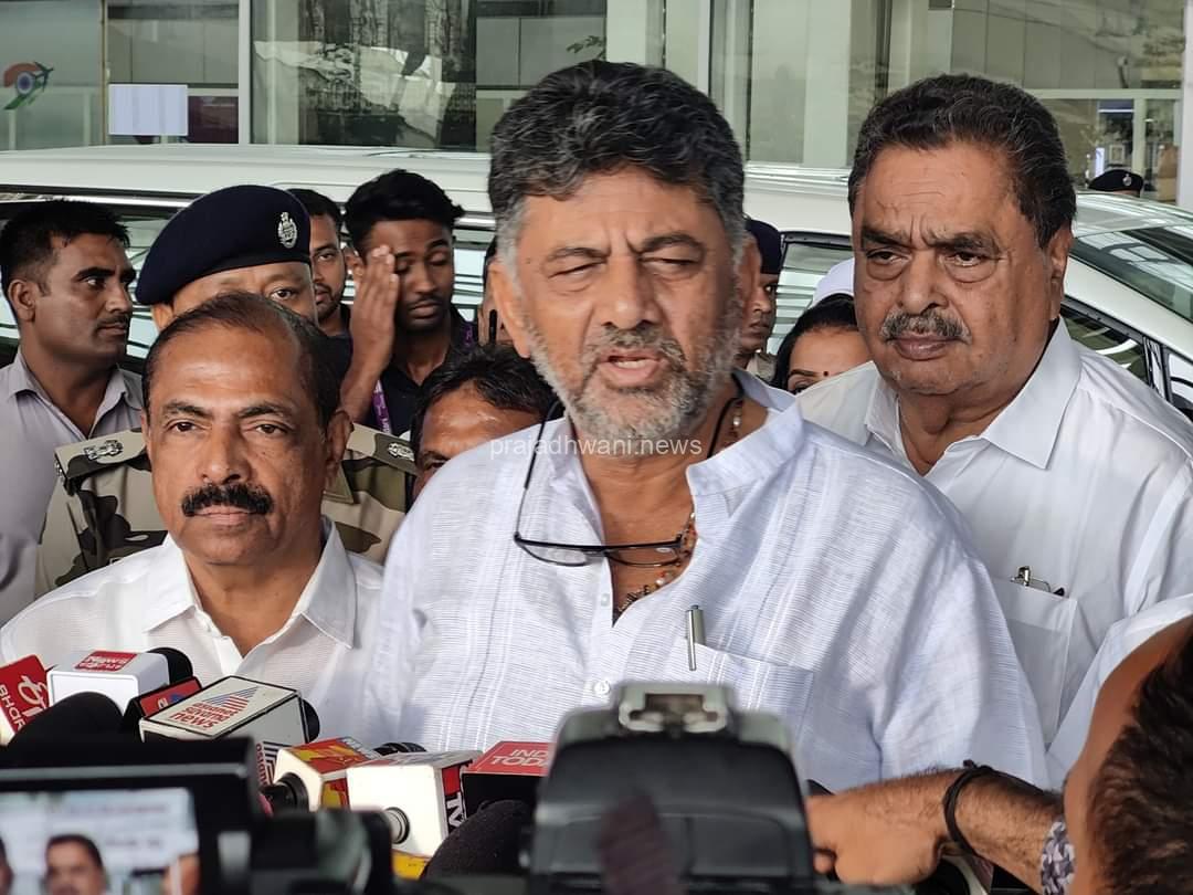 ಮಂಗಳೂರು: ನಾವು ಹಿಂದು ಧರ್ಮದವರು, ಸಂಸ್ಕೃತಿಯ ತವರೂರು ಕರ್ನಾಟಕ. ಕುಟುಂಬ ಸಮೇತವಾಗಿ ಪೂಜೆ ಸಲ್ಲಿಸಲು ಬಂದಿದ್ದೇನೆ : ಉಪ ಮುಖ್ಯಮಂತ್ರಿ ಡಿ ಕೆ ಶಿವಕುಮಾರ್