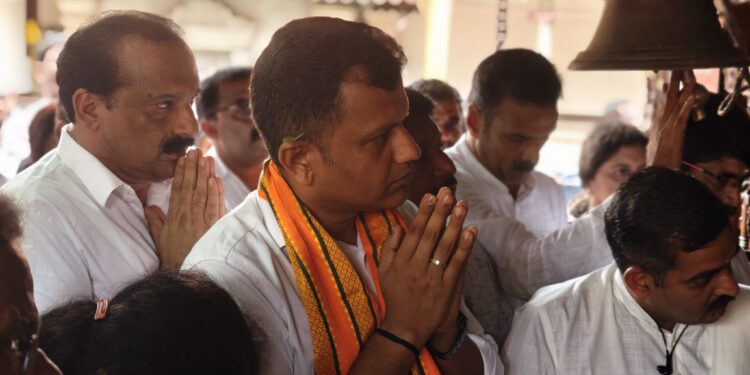 ಪುತ್ತೂರು: ಲೋಕಸಭಾ ಗೆಲುವಿನ ನಂತರ ಮೊದಲ ಬಾರಿಗೆ ಪುತ್ತೂರು ಮಹಾಲಿಂಗೇಶ್ವರ ದೇವಸ್ಥಾನಕ್ಕೆ ಭೇಟಿ ‌ನೀಡಿದ ಸಂಸದ ಕ್ಯಾ. ಬ್ರಿಜೇಶ್ ‌ಚೌಟ.  ಜಿಲ್ಲೆಯ ಅಭಿವೃದ್ದಿಯೇ‌ ನನ್ನ ಮೊದಲ ಆದ್ಯತೆ